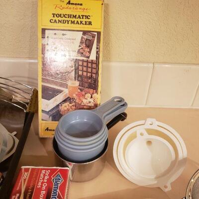 Lot 318: Kitchen Drawer lot
