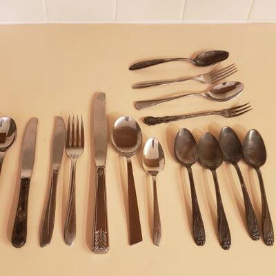 Lot 319: Mixed Flatware 