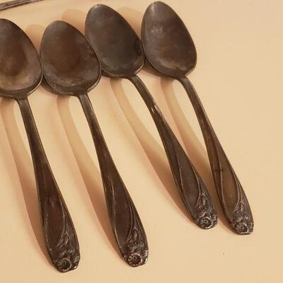 Lot 319: Mixed Flatware 