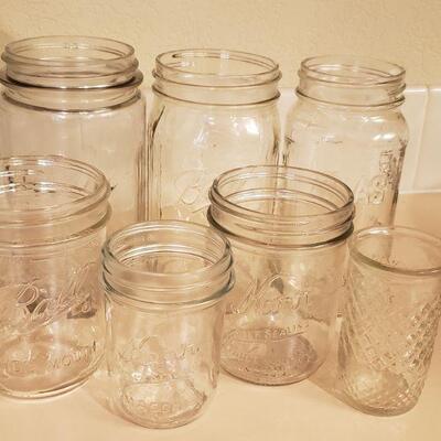 Lot 324: Vintage Jar lot