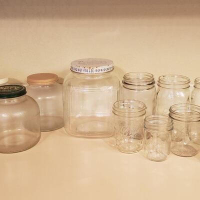 Lot 324: Vintage Jar lot