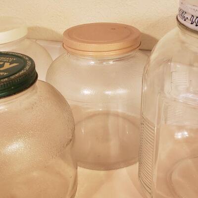 Lot 324: Vintage Jar lot