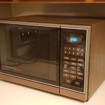 Lot 330: Vintage Amana Microwave 