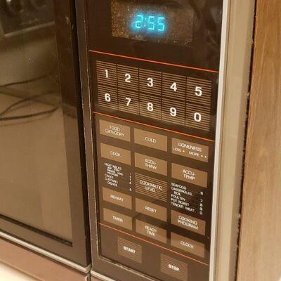 Lot 330: Vintage Amana Microwave 