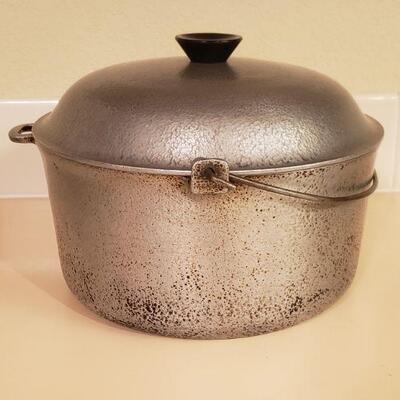 Lot 336: Hammered Dutch Oven