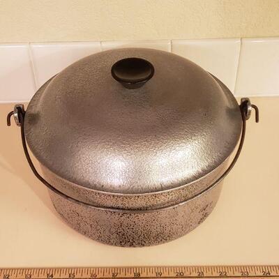 Lot 336: Hammered Dutch Oven