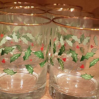 Lot 364: Vintage Christmas Holly Short Tumblers