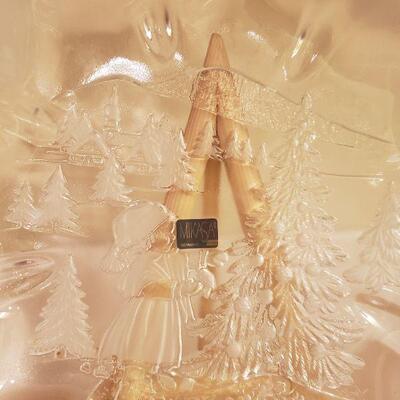Lot 365: Vintage Mikasa Christmas 13.5" Platter 