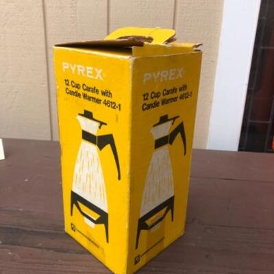 Lot 163: Pyrex Carafe: 12 Cup With stand, Boxed, Gold and White Diamond Ogees, 1950-60â€™s