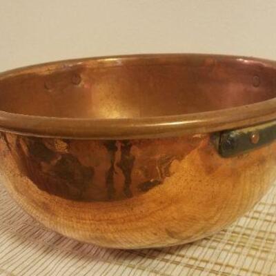 Lot #383: Huge HEAVY Vintage Copper Bowl w/ Handles