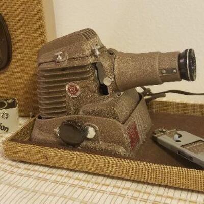 Lot #391: Vintage Slide Projector - Tested and Runs Nicely