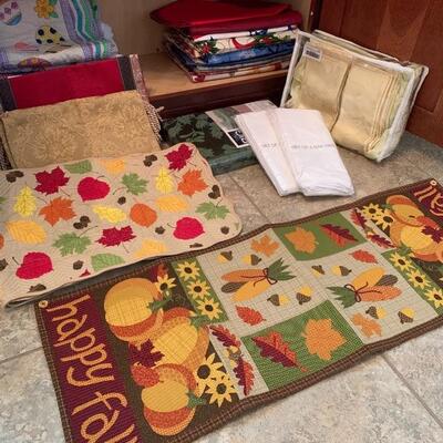 Holiday table linens. Napkins, runners and table cloth 