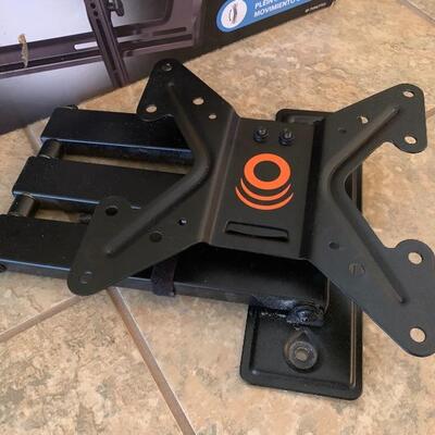 Rocket fish TV wall mount with extra mount 