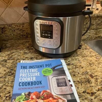 Insta Pot with cookbook 