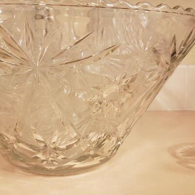 LOT 395: Punch Bowl & 20 Cups