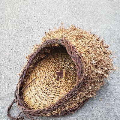 Lot 413: Vintage Basket