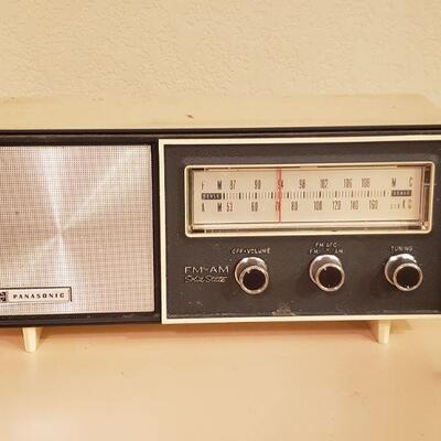 Lot 423: Vintage Panasonic Radio
