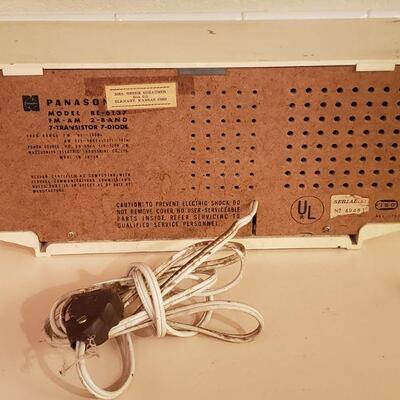 Lot 423: Vintage Panasonic Radio