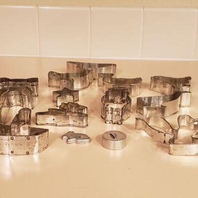 Lot 426: Vintage Cookie Cutters