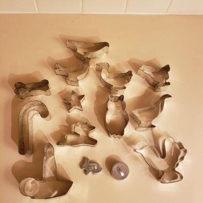 Lot 426: Vintage Cookie Cutters