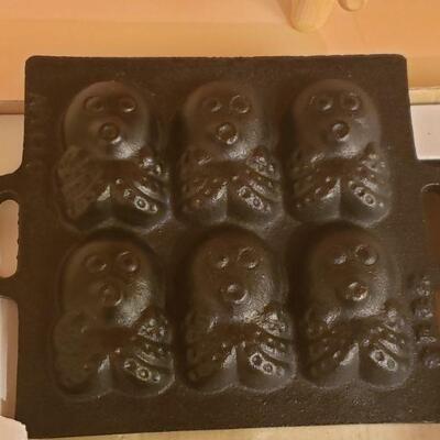 Lot 427: Asian Octopus Mold Set