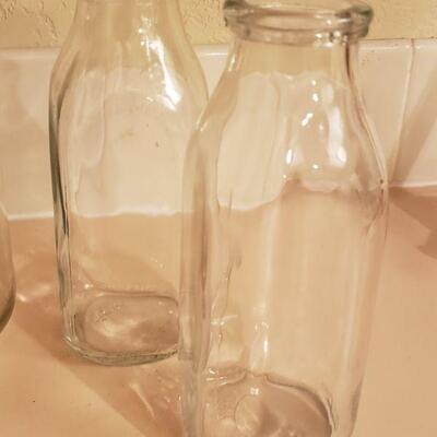 Lot 428: Vintage Milk Bottles 