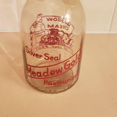 Lot 429: Vintage "It Whips" Milk Bottle 