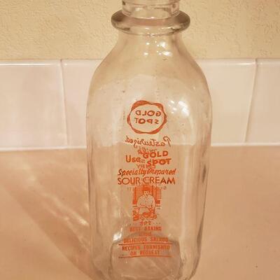 Lot 430: Vintage Gold Spot Milk Bottle 