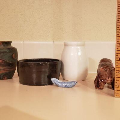 Lot 435: Ceramics lot