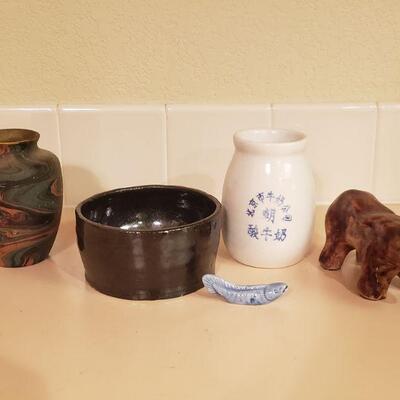 Lot 435: Ceramics lot