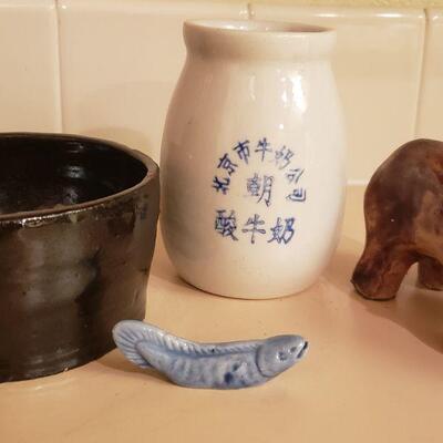 Lot 435: Ceramics lot