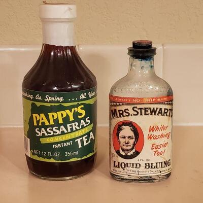 Lot 437: Vintage Sassafras & Mrs. Stewarts