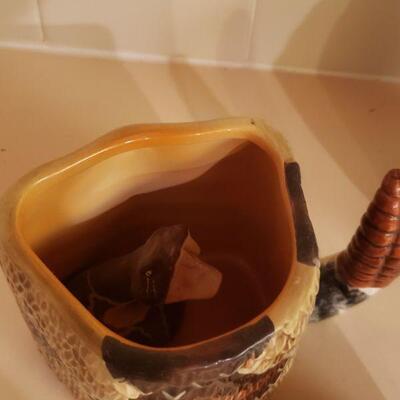 Lot 438: Vintage Ceramic Coffee Cups