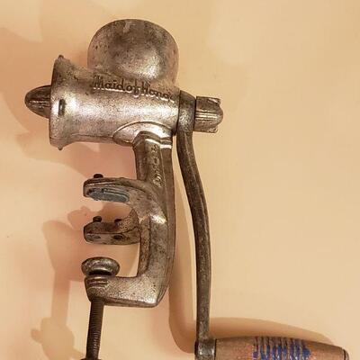 Lot 440: Vintage Maid of Honor Grinder
