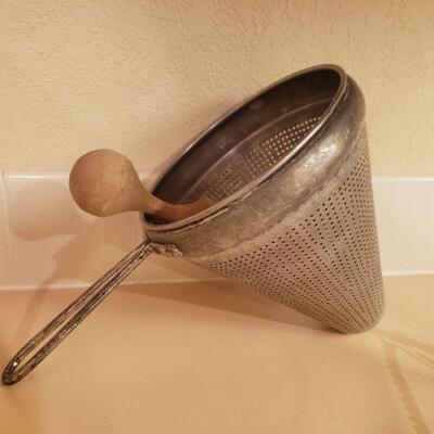 Lot 446: Vintage Kitch Implements 
