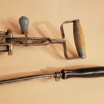 Lot 448: Vintage Hand Mixer and Cooking Fork