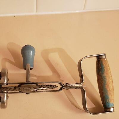 Lot 448: Vintage Hand Mixer and Cooking Fork