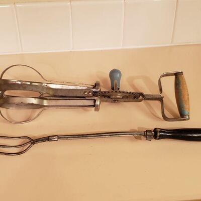 Lot 448: Vintage Hand Mixer and Cooking Fork