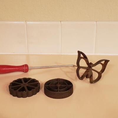 LOT 451: Vintage Rosette Cookie Iron