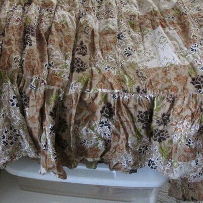 Lot 202- White Stag Green Floral Skirt