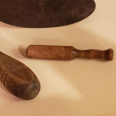 Lot 454: Antique/Vintage Kitchen Utensils 