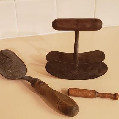 Lot 454: Antique/Vintage Kitchen Utensils 