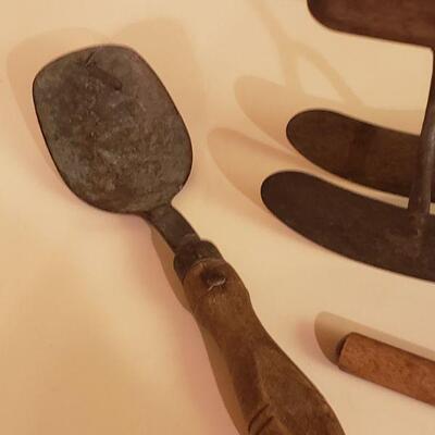 Lot 454: Antique/Vintage Kitchen Utensils 