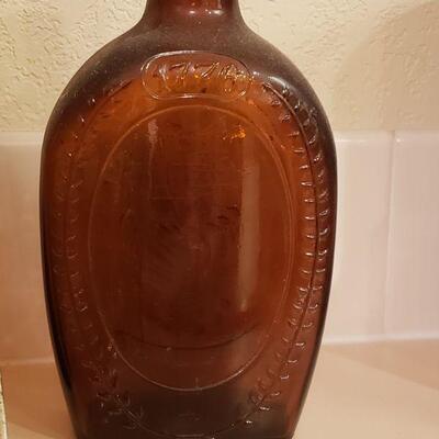 Lot 464: Vintage Syrup Bottles & Log Cabin (1984) Tin