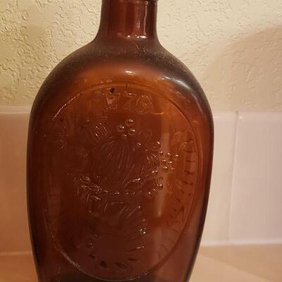 Lot 464: Vintage Syrup Bottles & Log Cabin (1984) Tin