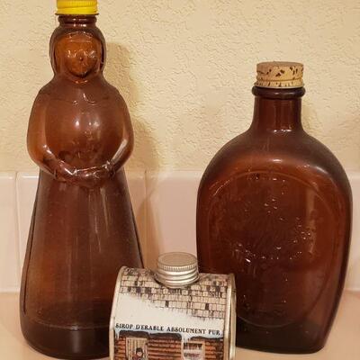 Lot 464: Vintage Syrup Bottles & Log Cabin (1984) Tin