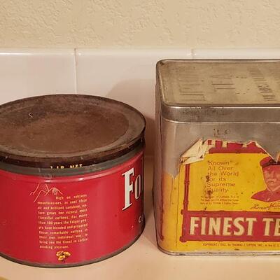Lot 465: Vintage Folgers & Lipton Tins