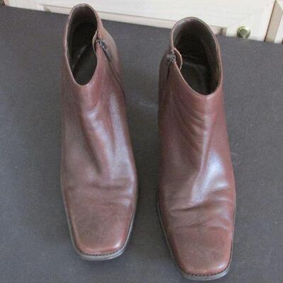 Lot 208- Villager Leather Shoes