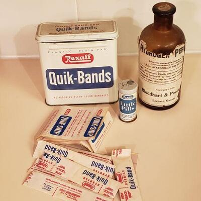 Lot 467: Vintage Medical Implement Containers 