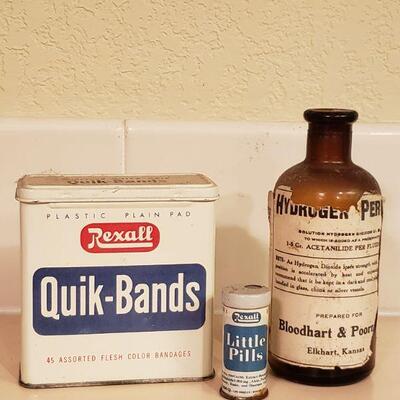 Lot 467: Vintage Medical Implement Containers 